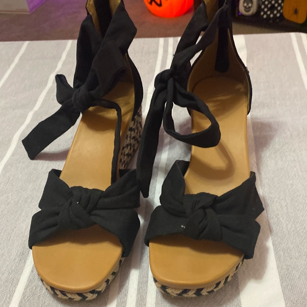 UGG Women’s Yarrow sandal